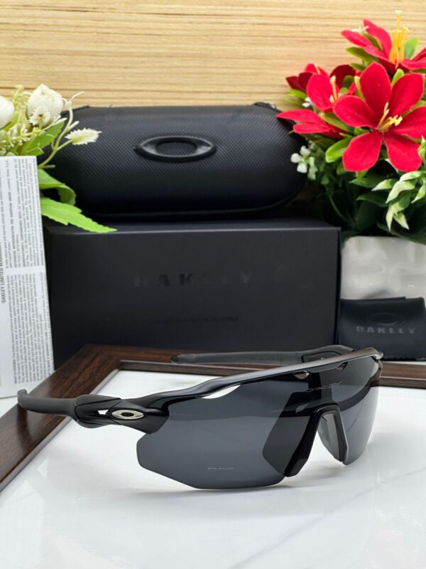 Oakley Sports Sunglasses (Black)