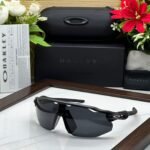 Oakley Sports Sunglasses (Black)