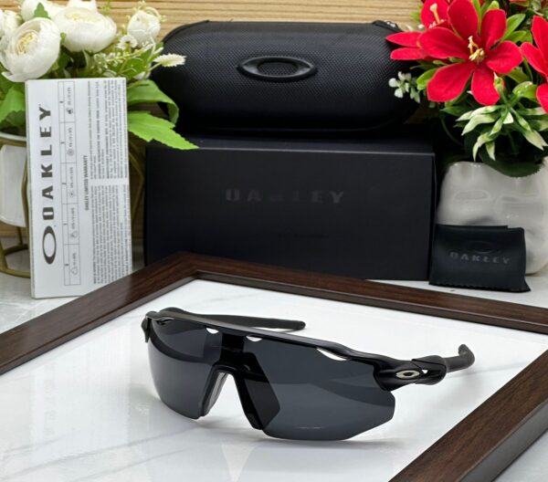 Oakley Sports Sunglasses (Black)