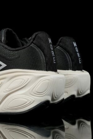 New Balance Fresh Foam X More EVOZ V5 Black White Sneakers