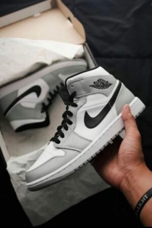 Nike Air Jordan Retro 1 Mid Smoke