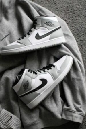 Nike Air Jordan Retro 1 Mid Smoke