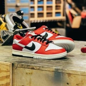 Nike SB Dunk Low Split Chicago Sneakers