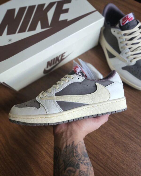 Travis Scott x Air Jordan 1 Low Reverse Mocha