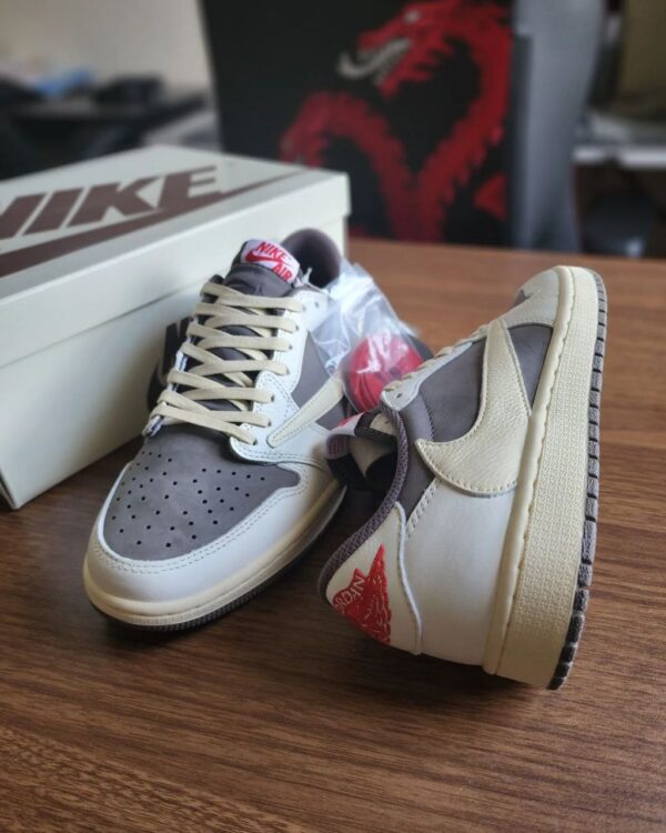 Travis Scott x Air Jordan 1 Low Reverse Mocha